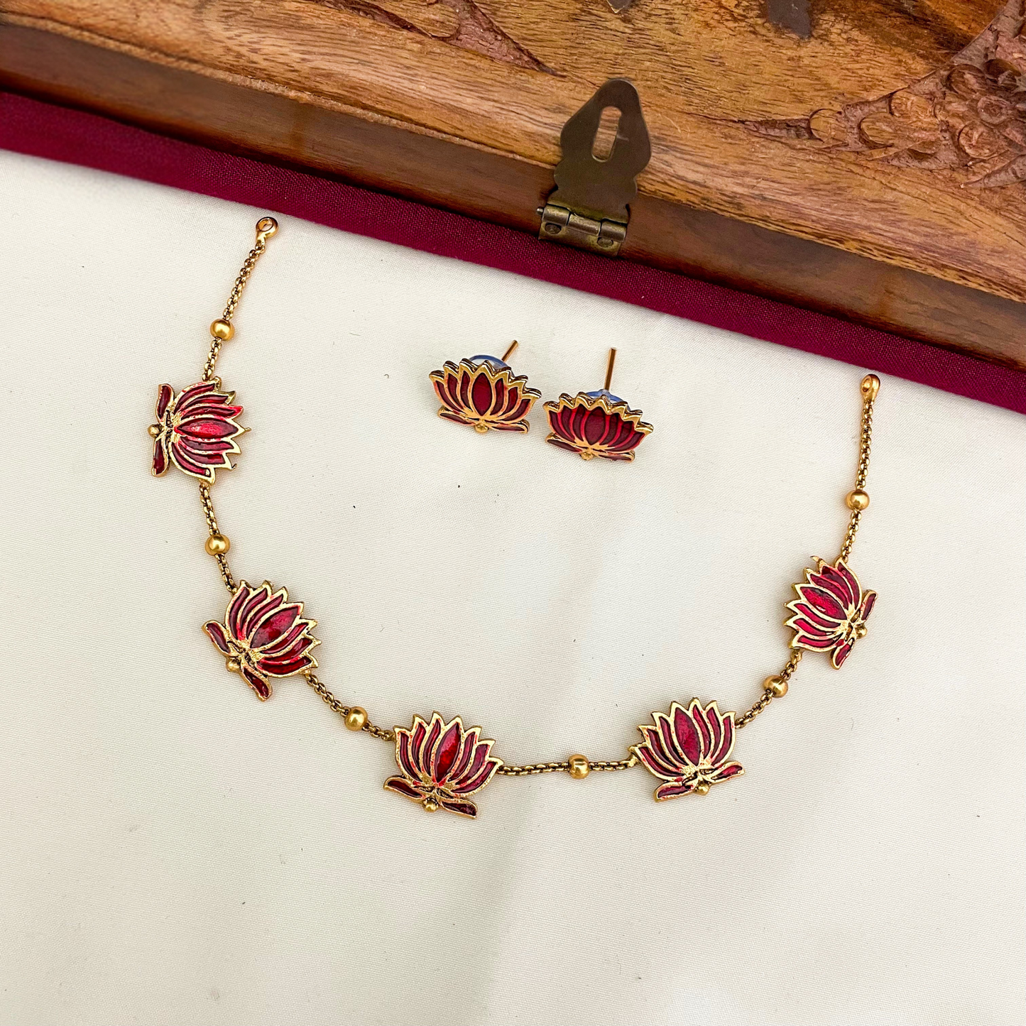 SF1010 - Red Lotus Chain